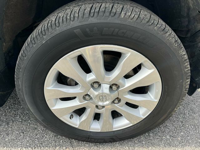 2013 Toyota Sequoia Platinum 4x4 with 3rd row seating - 23007483 - 11