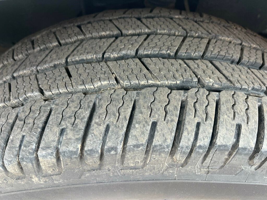 2013 Toyota Sequoia Platinum 4x4 with 3rd row seating - 23007483 - 12