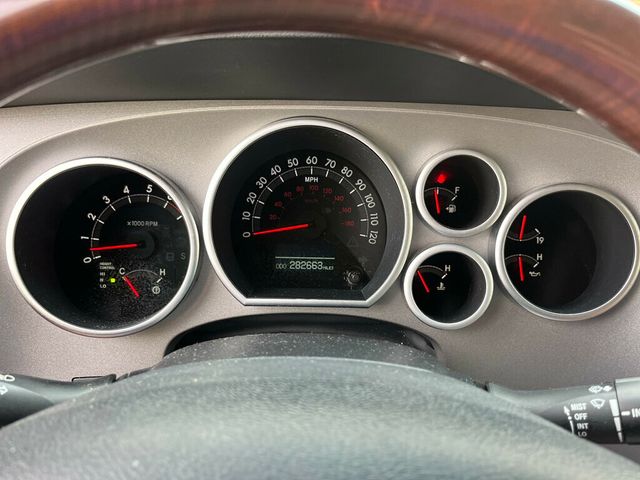 2013 Toyota Sequoia Platinum 4x4 with 3rd row seating - 23007483 - 17