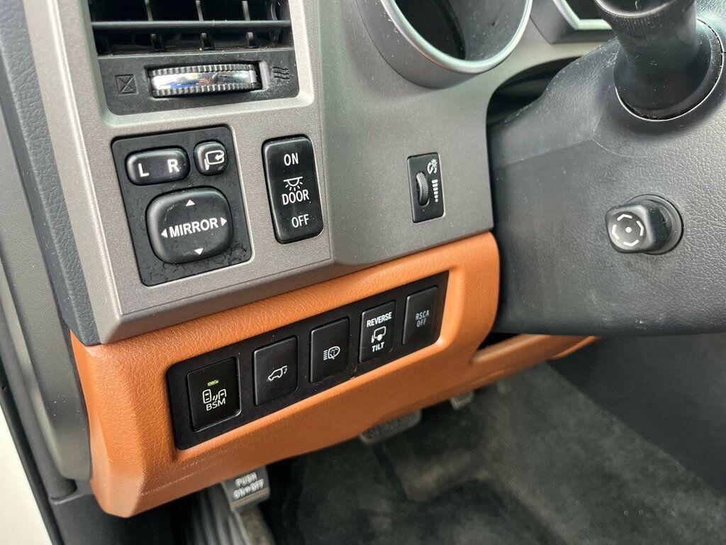 2013 Toyota Sequoia Platinum 4x4 with 3rd row seating - 23007483 - 18