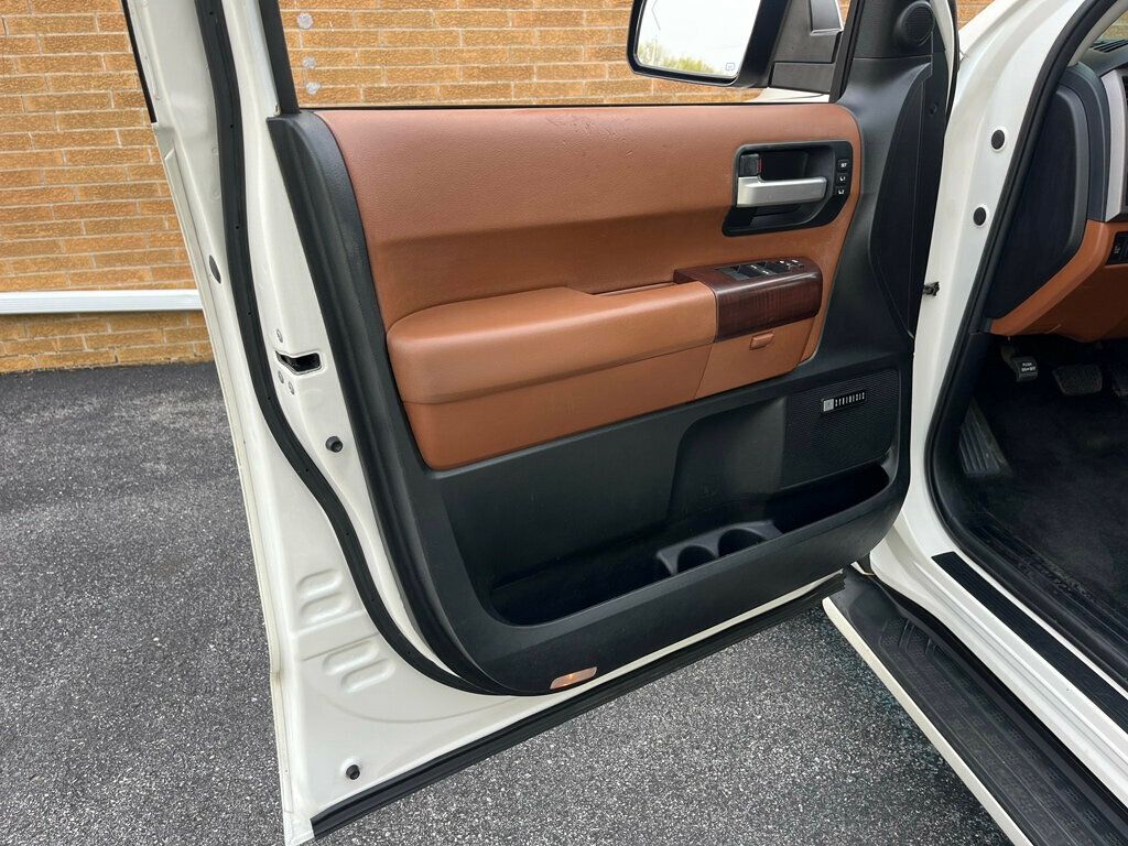 2013 Toyota Sequoia Platinum 4x4 with 3rd row seating - 23007483 - 20