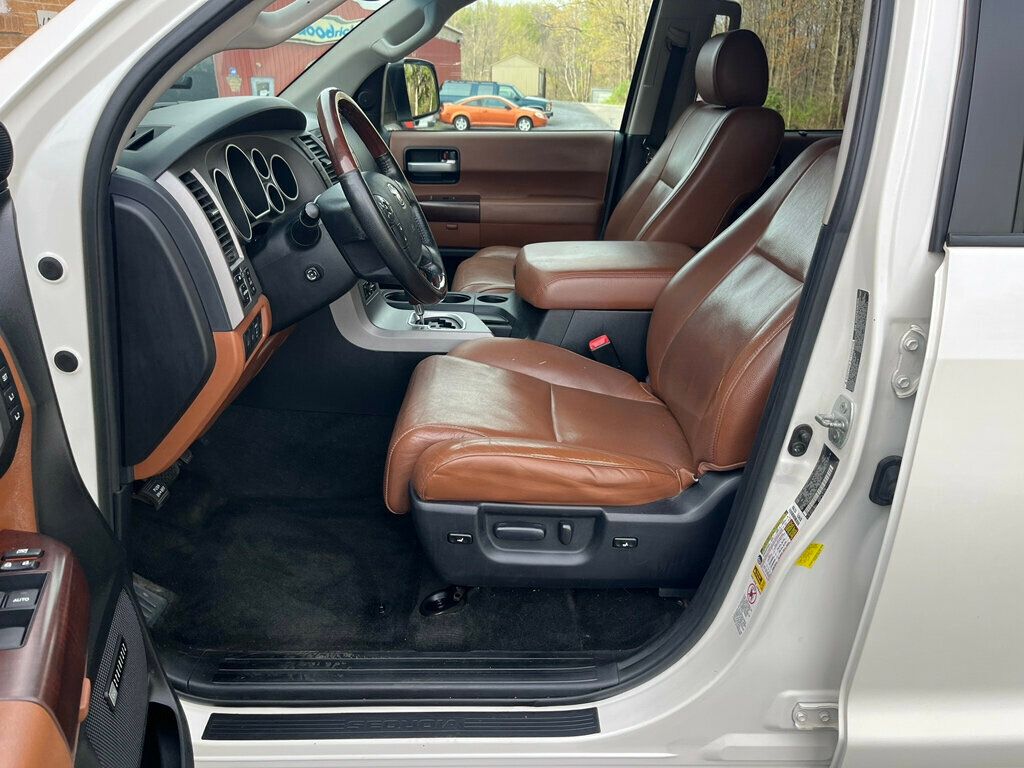 2013 Toyota Sequoia Platinum 4x4 with 3rd row seating - 23007483 - 21