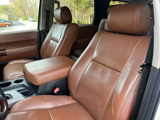 2013 Toyota Sequoia Platinum 4x4 with 3rd row seating - 23007483 - 22