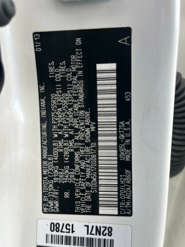 2013 Toyota Sequoia Platinum 4x4 with 3rd row seating - 23007483 - 24