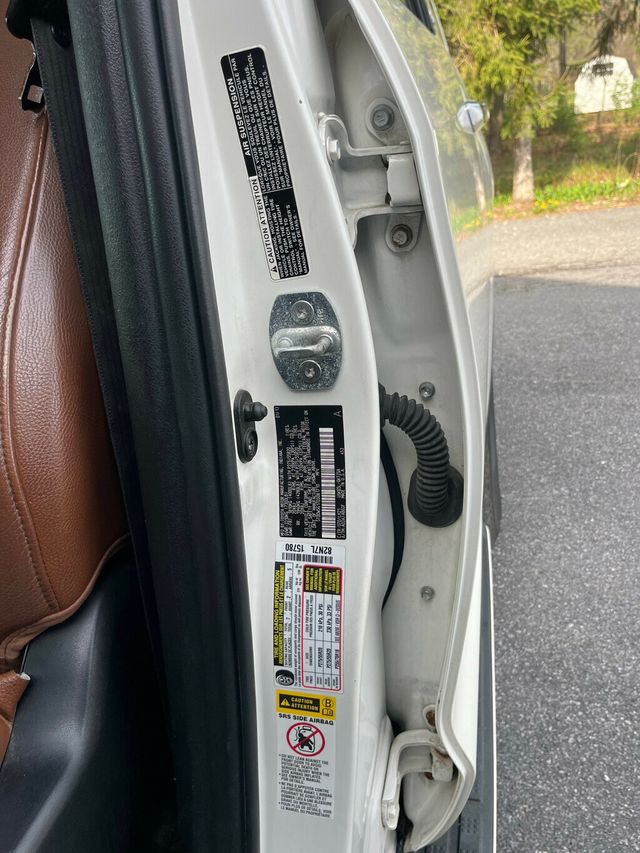 2013 Toyota Sequoia Platinum 4x4 with 3rd row seating - 23007483 - 25