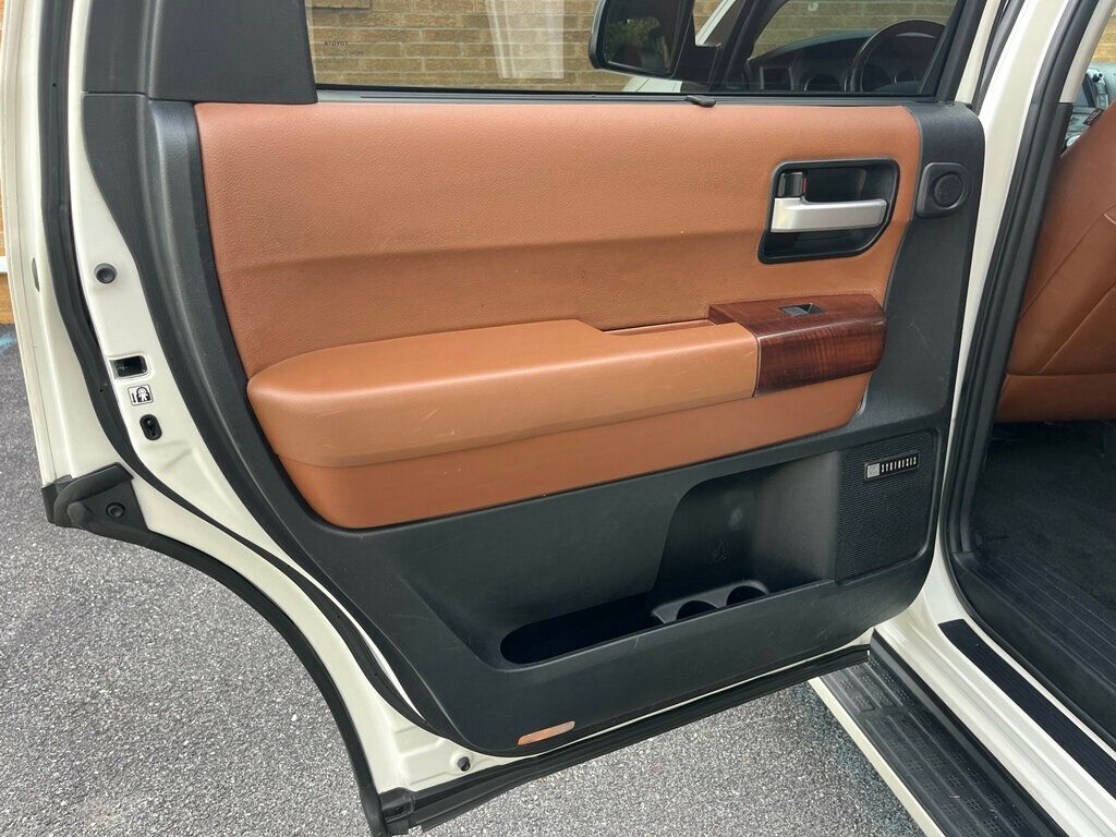 2013 Toyota Sequoia Platinum 4x4 with 3rd row seating - 23007483 - 28