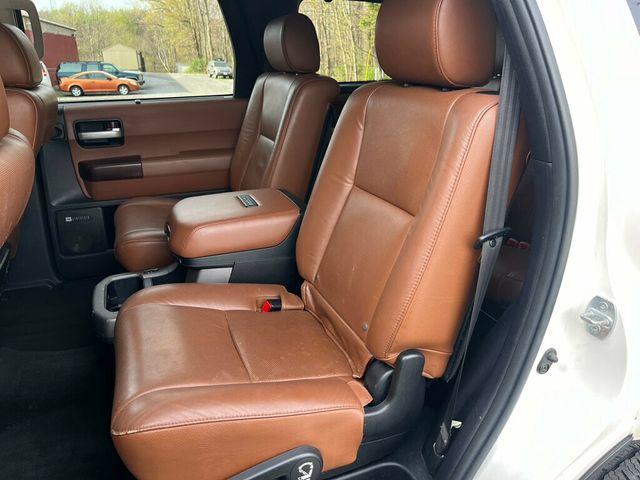 2013 Toyota Sequoia Platinum 4x4 with 3rd row seating - 23007483 - 33