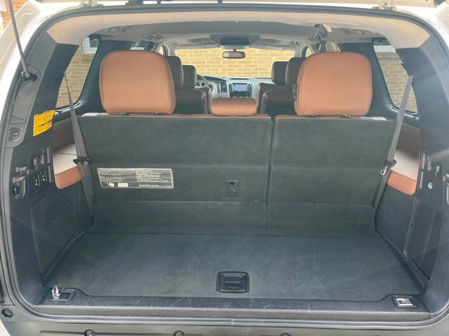 2013 Toyota Sequoia Platinum 4x4 with 3rd row seating - 23007483 - 36