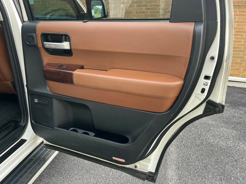 2013 Toyota Sequoia Platinum 4x4 with 3rd row seating - 23007483 - 40