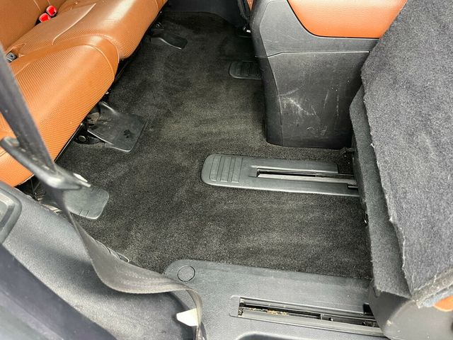 2013 Toyota Sequoia Platinum 4x4 with 3rd row seating - 23007483 - 43