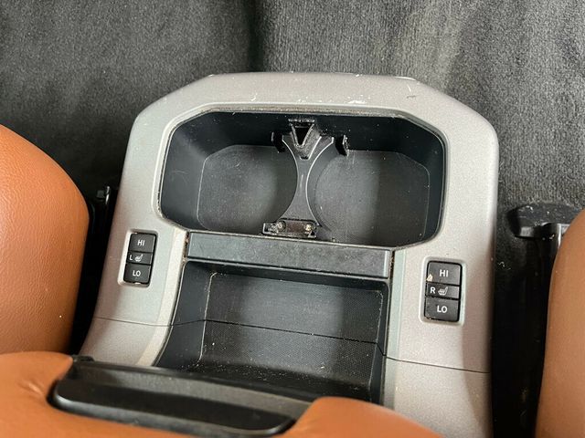 2013 Toyota Sequoia Platinum 4x4 with 3rd row seating - 23007483 - 45