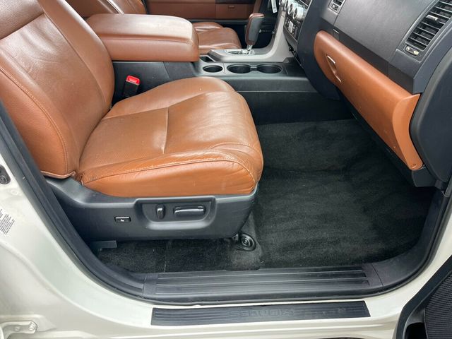 2013 Toyota Sequoia Platinum 4x4 with 3rd row seating - 23007483 - 47