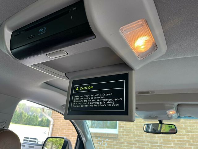 2013 Toyota Sequoia Platinum 4x4 with 3rd row seating - 23007483 - 49