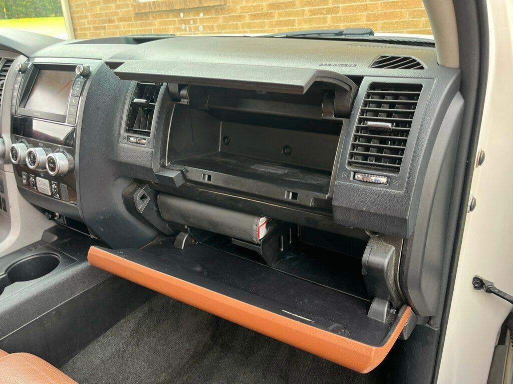 2013 Toyota Sequoia Platinum 4x4 with 3rd row seating - 23007483 - 50