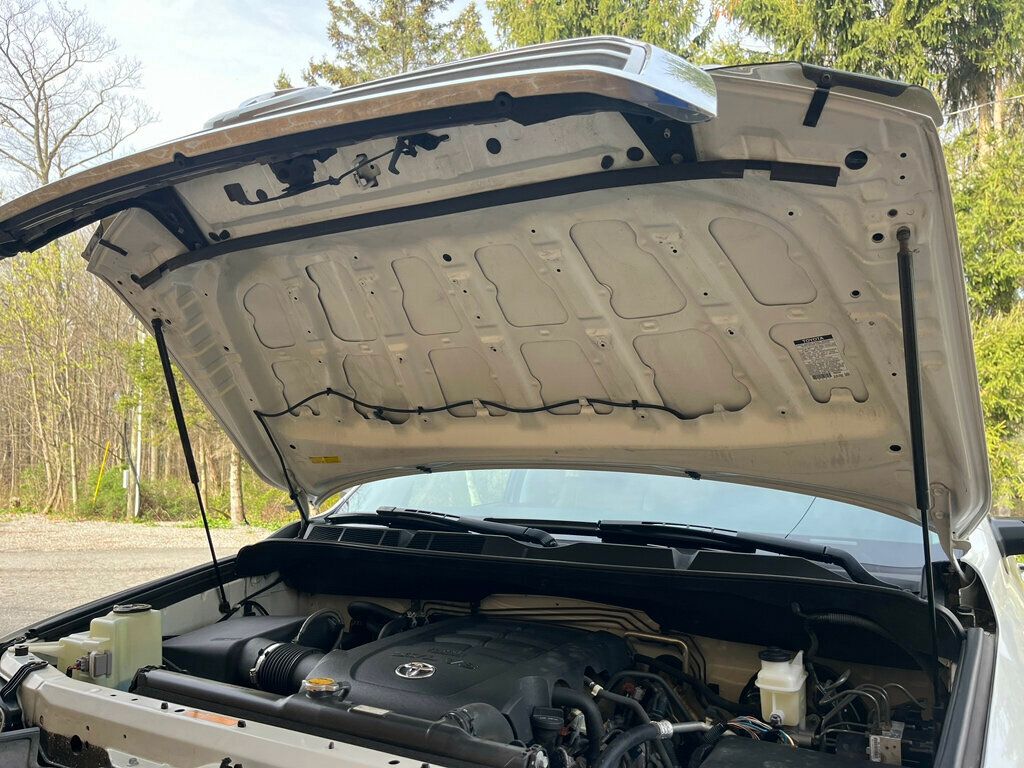 2013 Toyota Sequoia Platinum 4x4 with 3rd row seating - 23007483 - 51