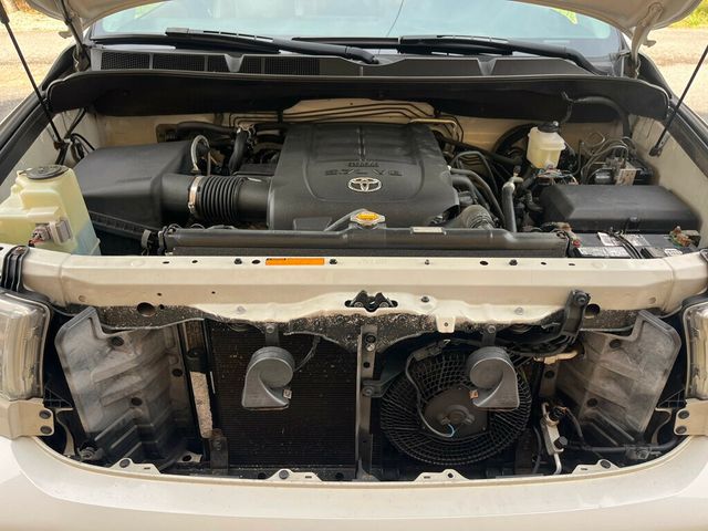 2013 Toyota Sequoia Platinum 4x4 with 3rd row seating - 23007483 - 52