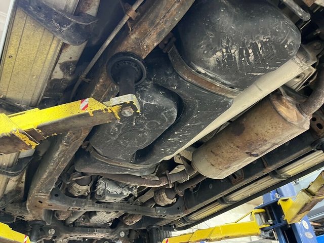 2013 Toyota Sequoia Platinum 4x4 with 3rd row seating - 23007483 - 59