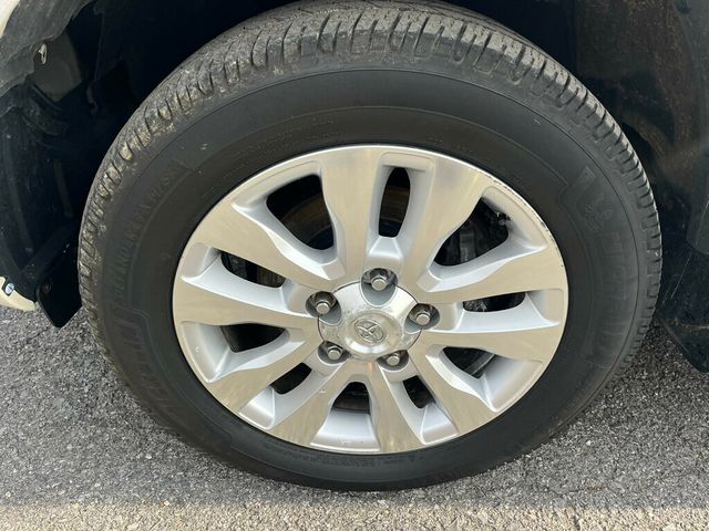 2013 Toyota Sequoia Platinum 4x4 with 3rd row seating - 23007483 - 8