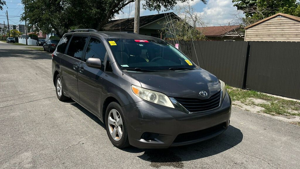 2013 Toyota Sienna - 22847847 - 0