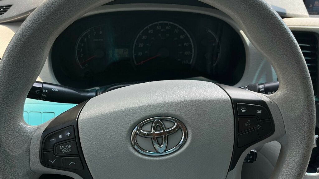 2013 Toyota Sienna - 22847847 - 9