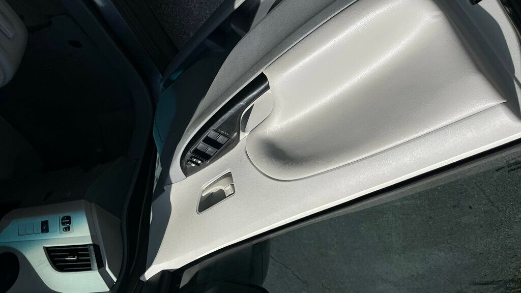 2013 Toyota Sienna - 22847847 - 12
