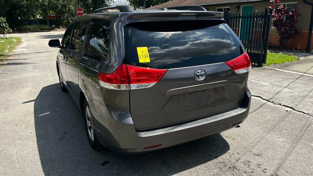 2013 Toyota Sienna  - 22847847 - 1