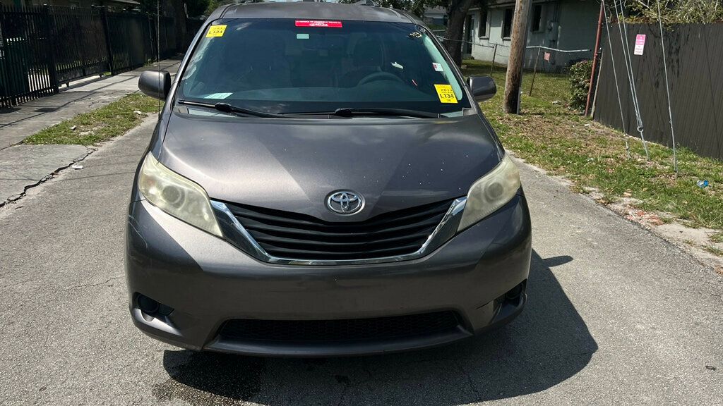 2013 Toyota Sienna - 22847847 - 4