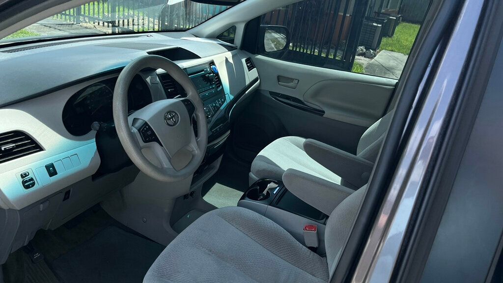 2013 Toyota Sienna - 22847847 - 7