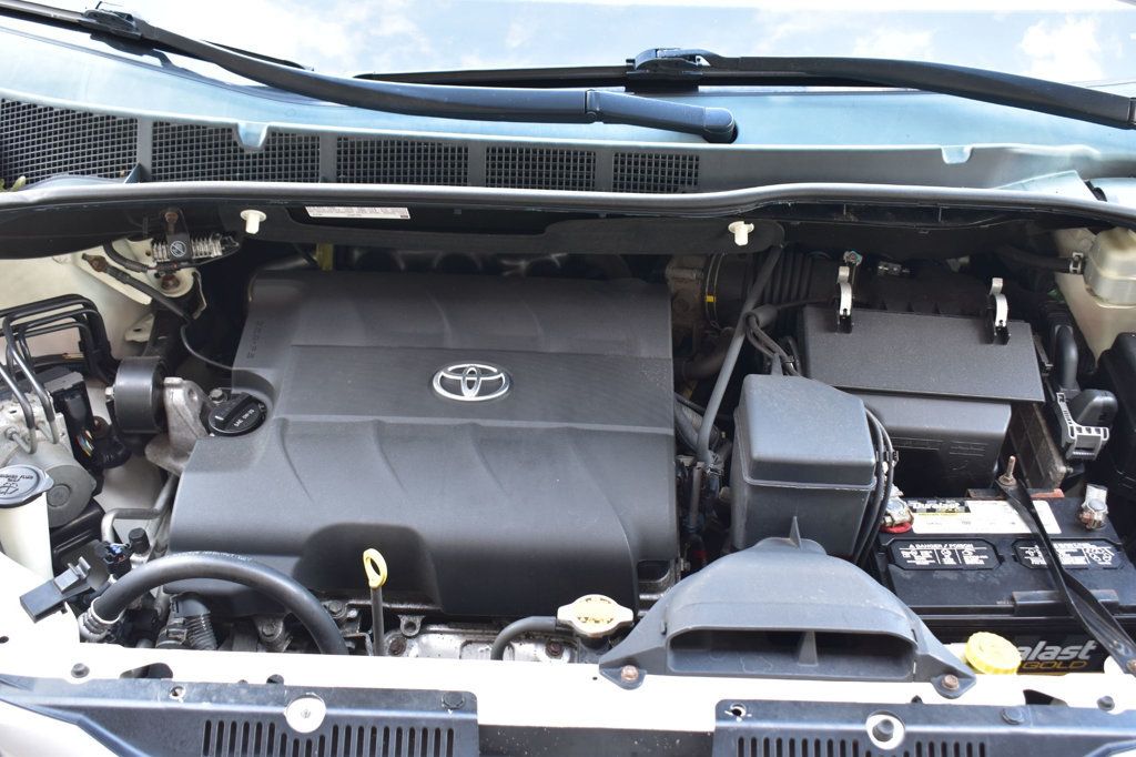 2013 Toyota Sienna  - 23078708 - 11