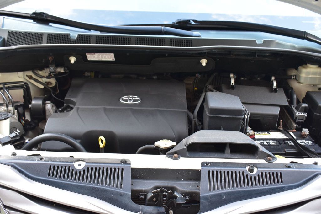 2013 Toyota Sienna  - 23078708 - 12