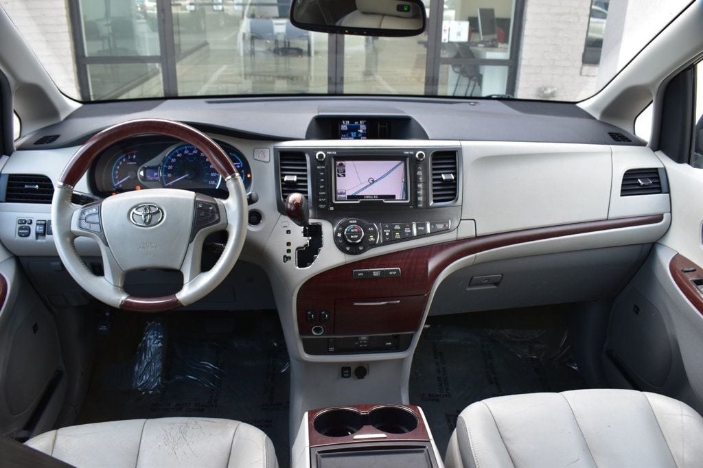 2013 Toyota Sienna  - 23078708 - 17