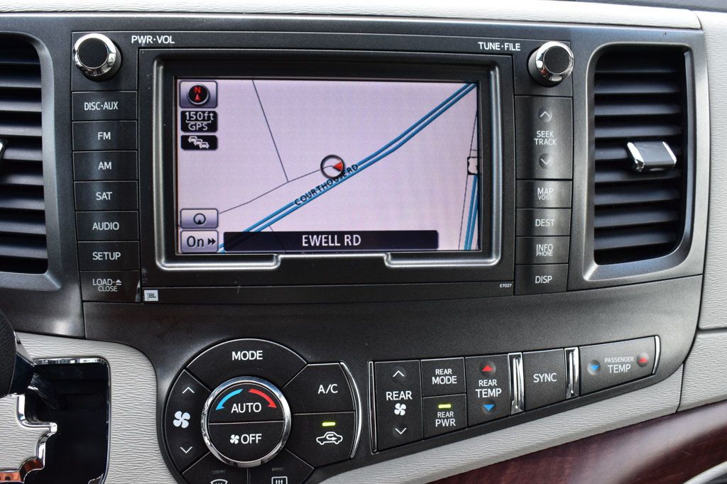 2013 Toyota Sienna  - 23078708 - 18