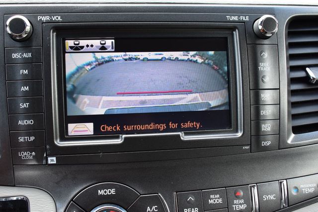 2013 Toyota Sienna  - 23078708 - 19
