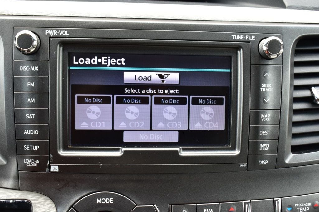 2013 Toyota Sienna  - 23078708 - 35