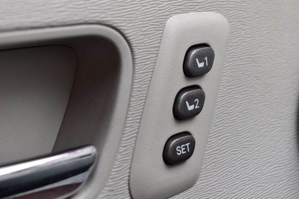 2013 Toyota Sienna  - 23078708 - 41