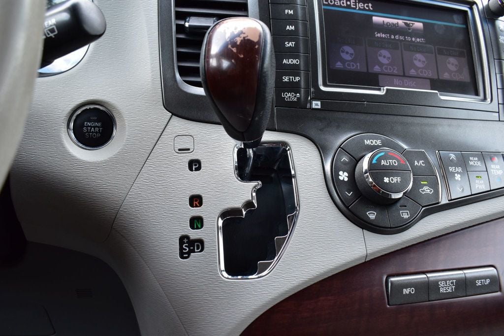 2013 Toyota Sienna  - 23078708 - 45