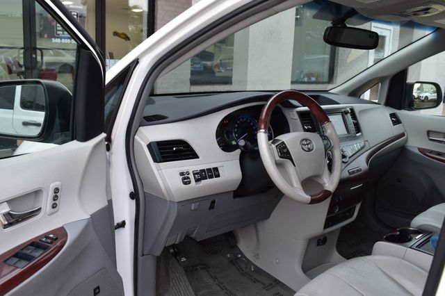 2013 Toyota Sienna  - 23078708 - 52