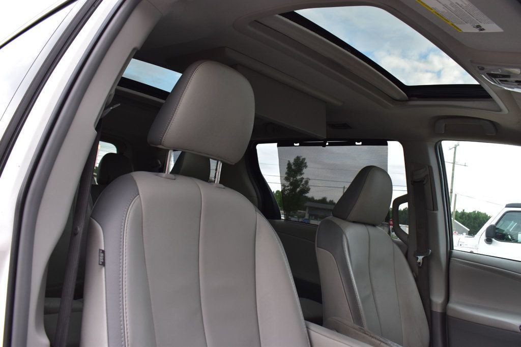 2013 Toyota Sienna  - 23078708 - 55