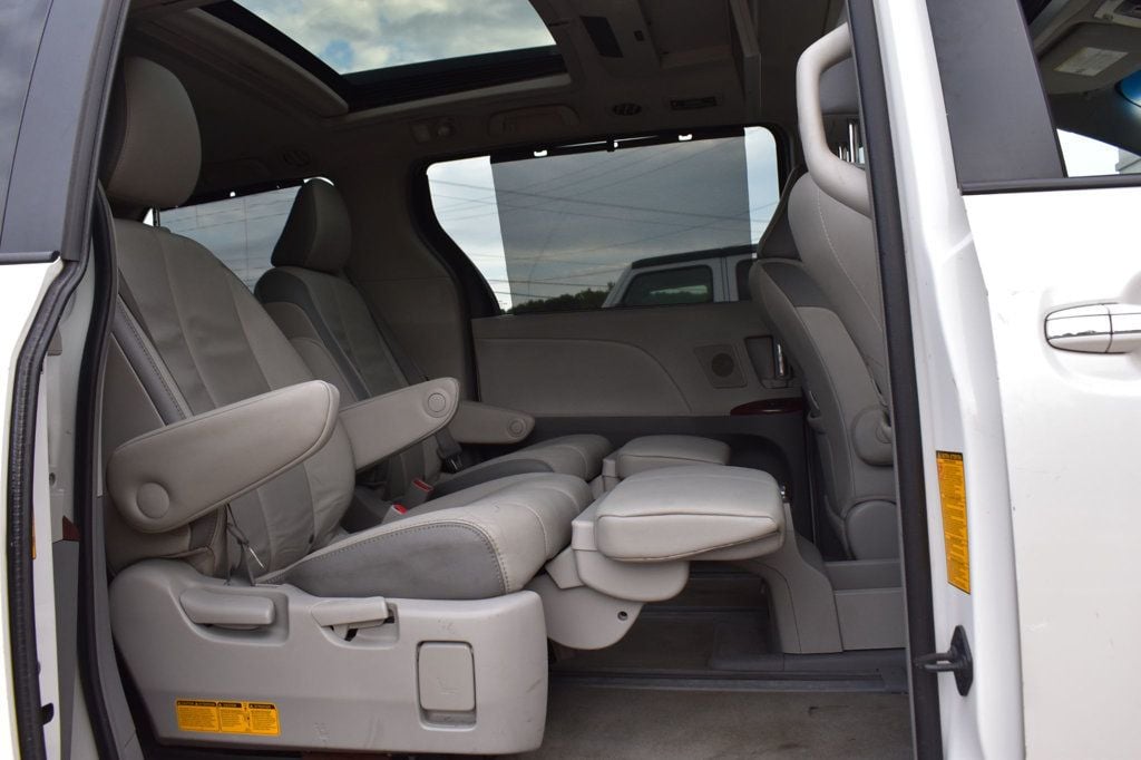 2013 Toyota Sienna  - 23078708 - 57
