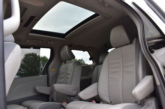 2013 Toyota Sienna  - 23078708 - 61