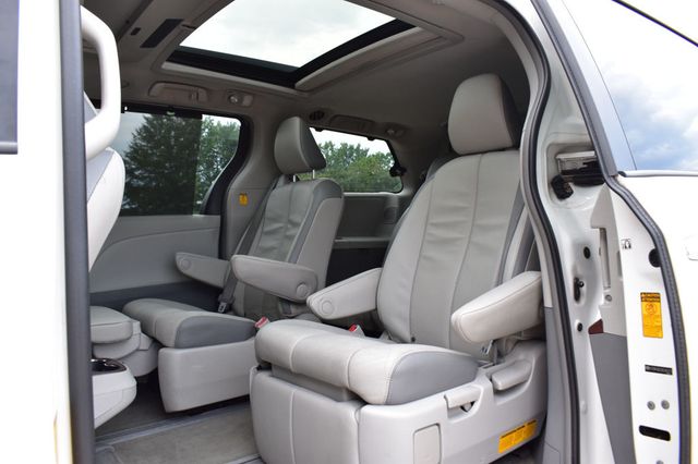 2013 Toyota Sienna  - 23078708 - 63