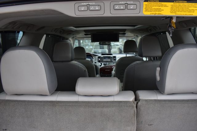 2013 Toyota Sienna  - 23078708 - 65