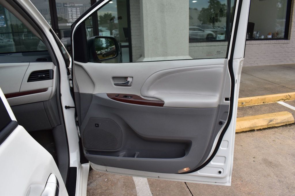 2013 Toyota Sienna  - 23078708 - 68