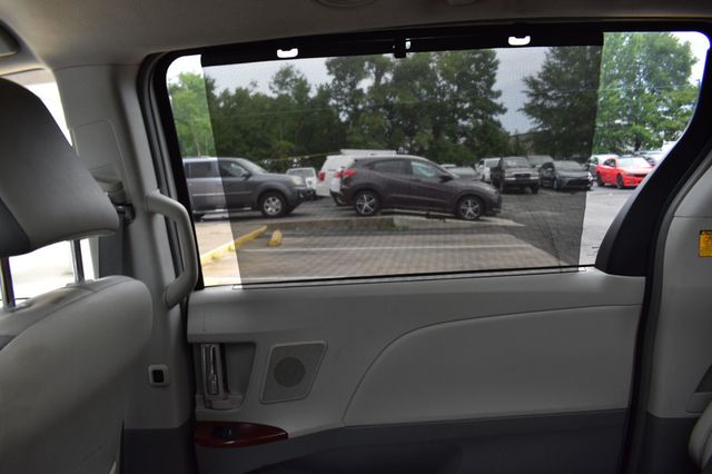 2013 Toyota Sienna  - 23078708 - 70