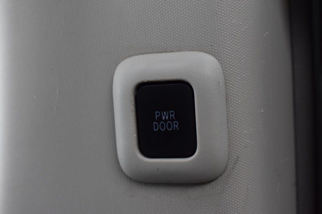 2013 Toyota Sienna  - 23078708 - 72