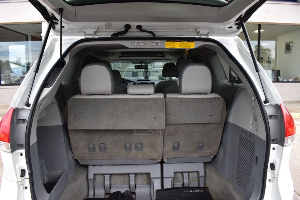 2013 Toyota Sienna  - 23078708 - 73