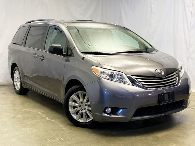 2013 Toyota Sienna  - 22942347 - 1