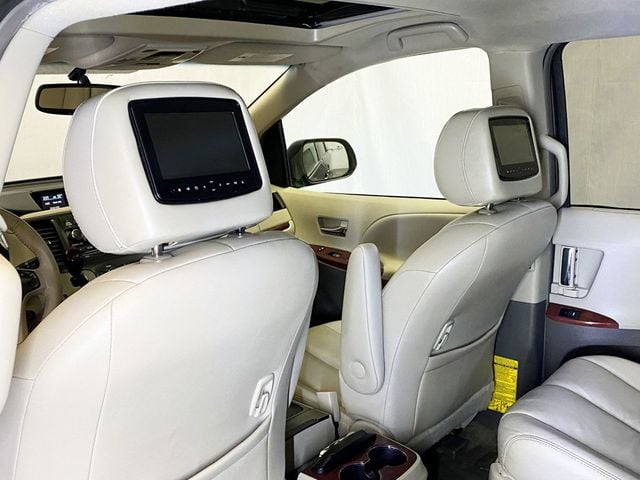 2013 Toyota Sienna  - 22942347 - 26