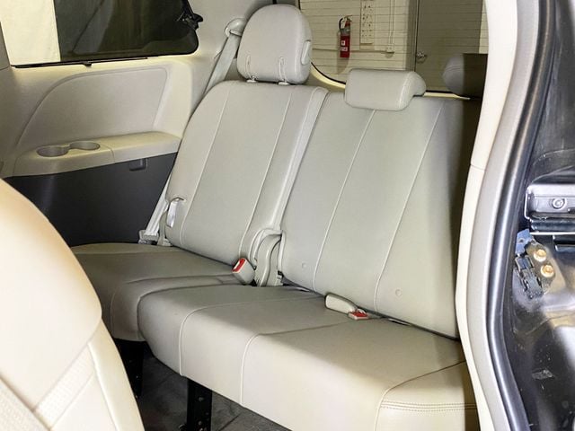 2013 Toyota Sienna  - 22942347 - 27