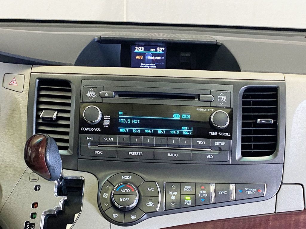 2013 Toyota Sienna  - 22942347 - 31